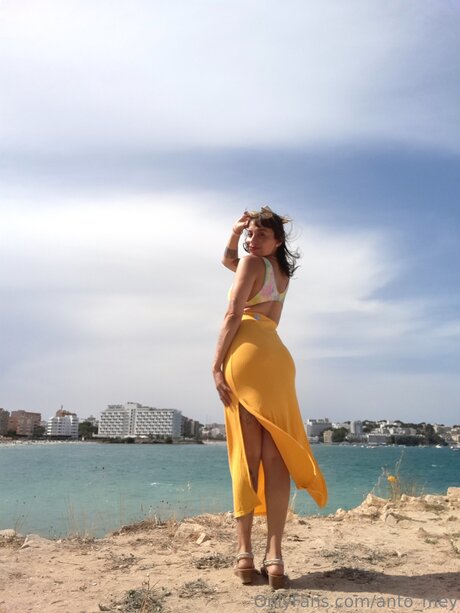 Anto Mey onlyfans strip