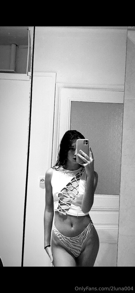 2luna004 onlyfans model