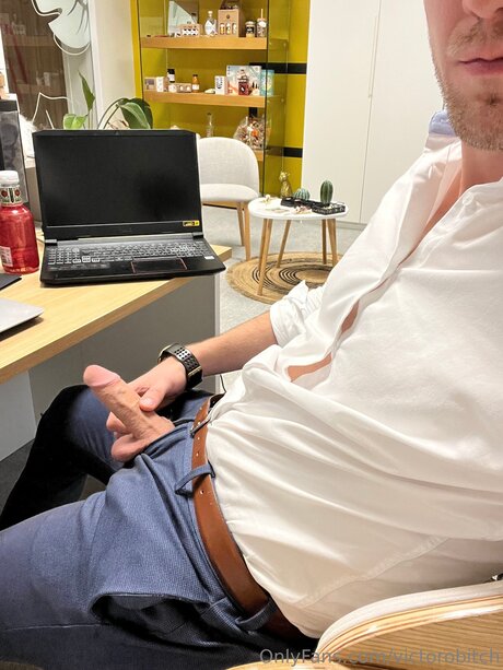 Victorobitch onlyfans free content