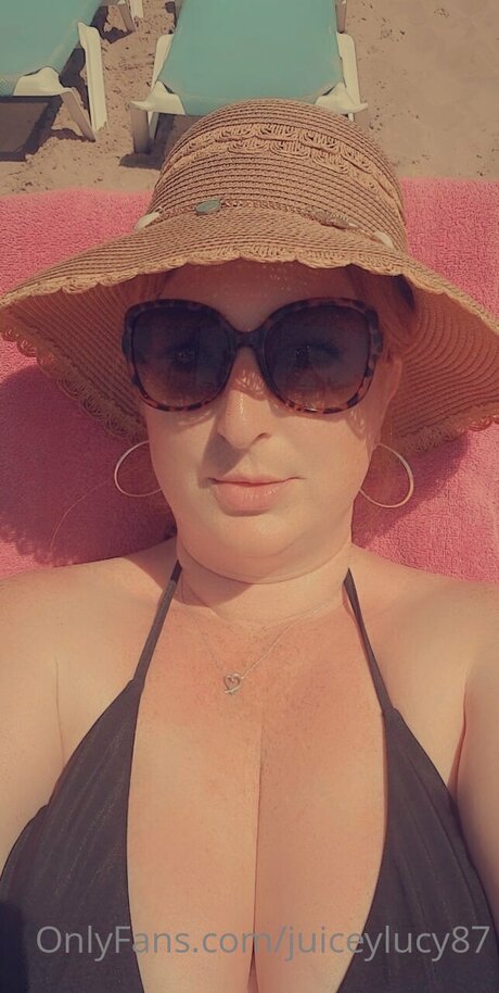 Juiceylucy87 only fans pics
