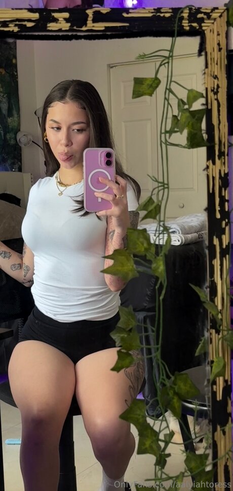 Aalyiahtorress onlyfans strip