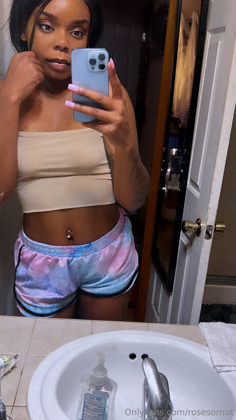 Rosesornot onlyfans for free