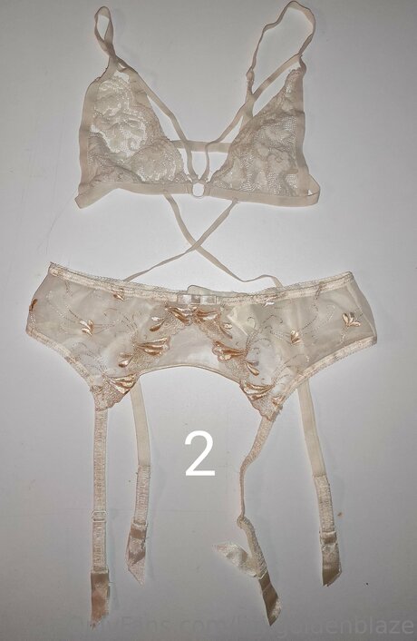 Lizi Goldenblaze leaks only fans