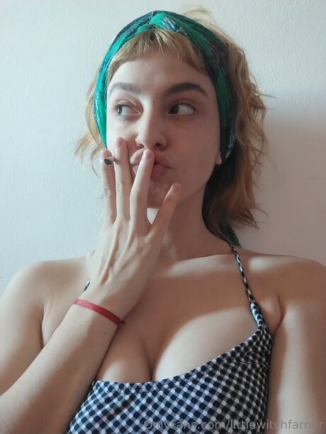 Littlewitchfarner onlyfans pics