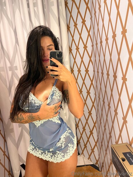 Zoealvarez only fans nude