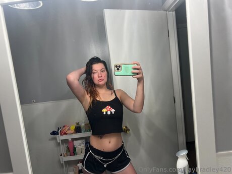 Kaybradley420 nude onlyfans leak
