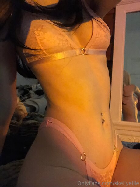 Skellyellie onlyfans images