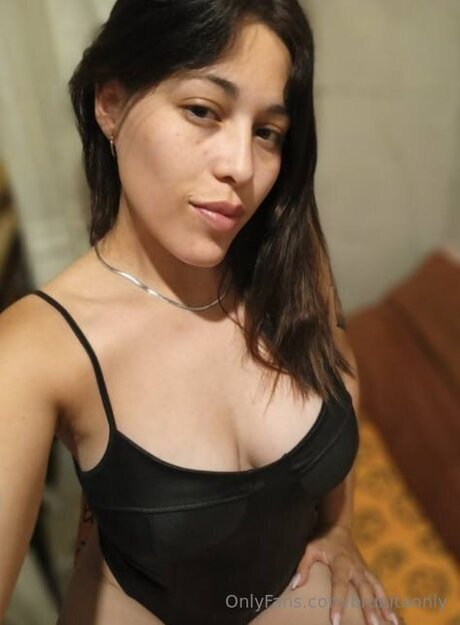 Brunitaonly nude onlyfans pics