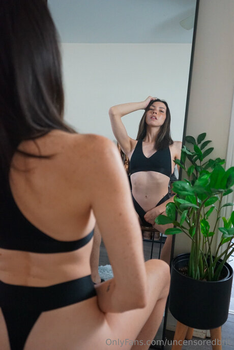 Uncensoredbrit onlyfans leak ass