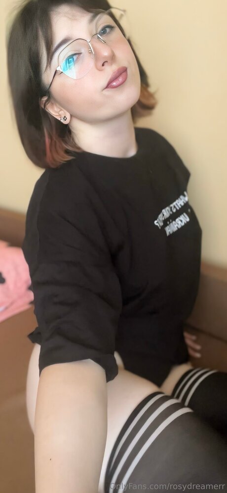 Rosydreamerr naked only fans