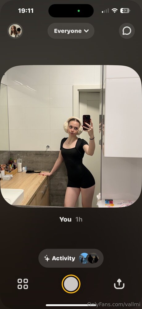 Vallmi onlyfans model photos