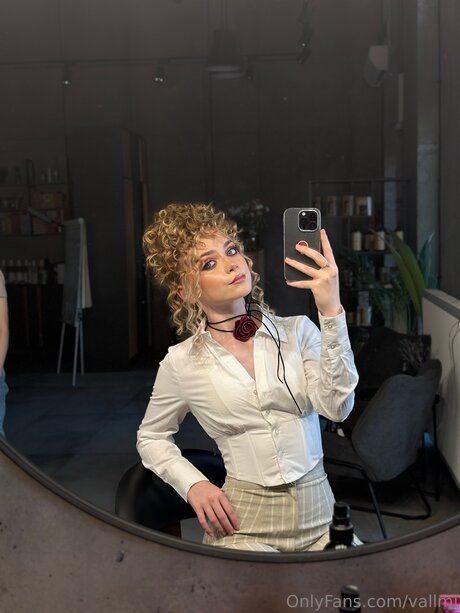 Vallmi onlyfans images