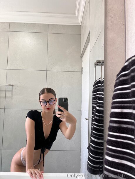 Mikaylafreee onlyfans naked