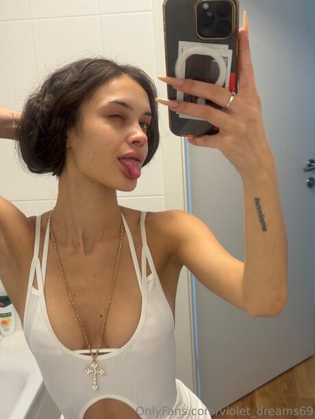 Violet Dreams69 desnuda onlyfans