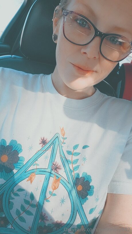 Poisonivy042 onlyfans photos