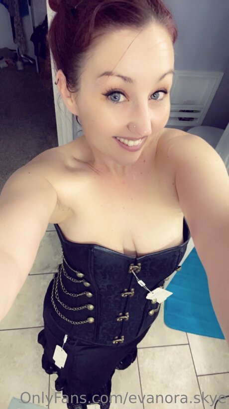 Evanora Skye onlyfans nude tits