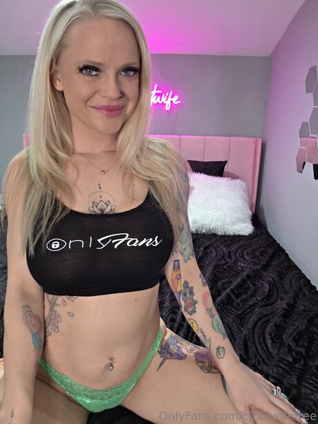 Cjhotwifefree naked onlyfans