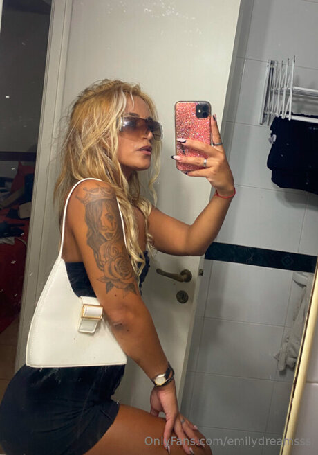 Emilydreamsss onlyfans sexy