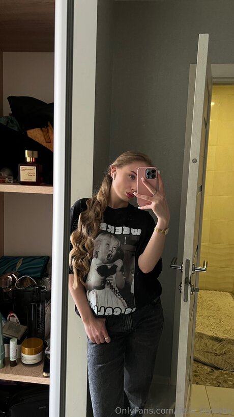 Little Lilybaby onlyfans post