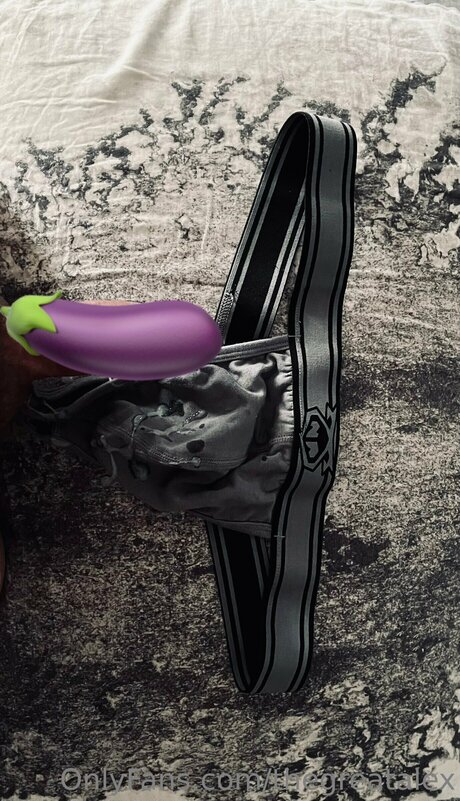 Thegreatalex onlyfans topless