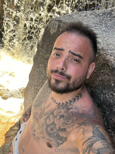 down onlyfans xxx artwork