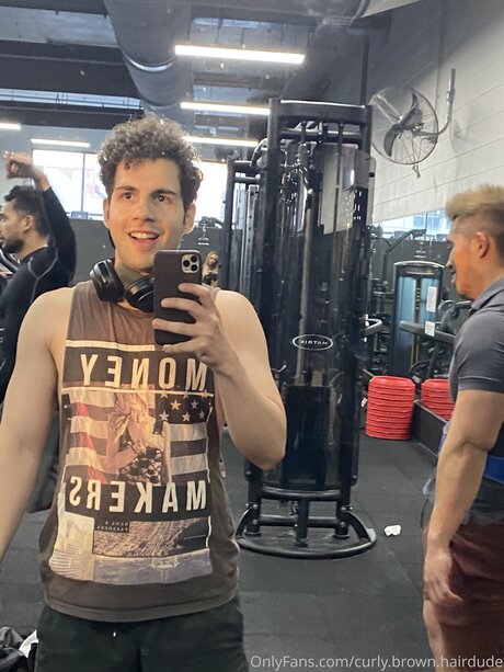 Curly Brown Hairdude onlyfans nudes