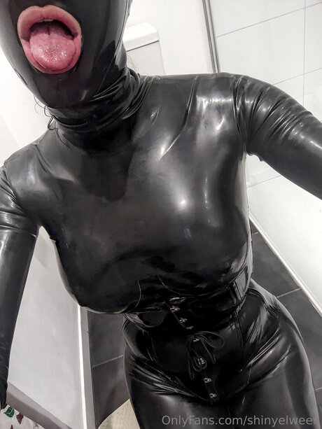 Shinyelween sexy onlyfans