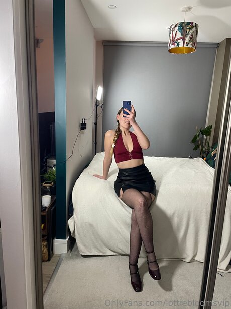 Lottiebloomsvip onlyfans naked leaked