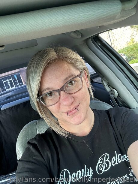 Beautifullyimperfectgeek free only fans