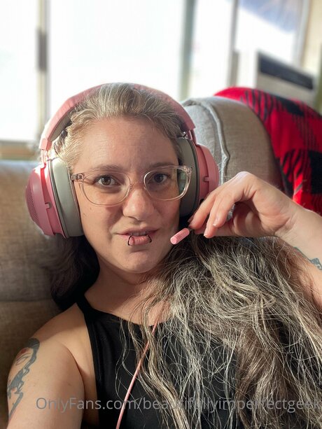 Beautifullyimperfectgeek onlyfans leake