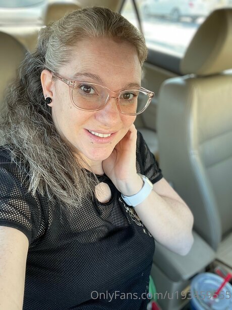 Beautifullyimperfectgeek only fans leaked