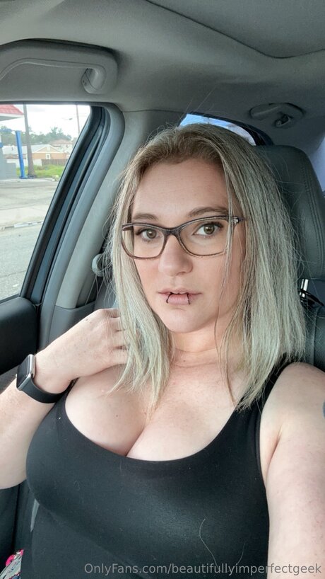 Beautifullyimperfectgeek leaked onlyfans nude