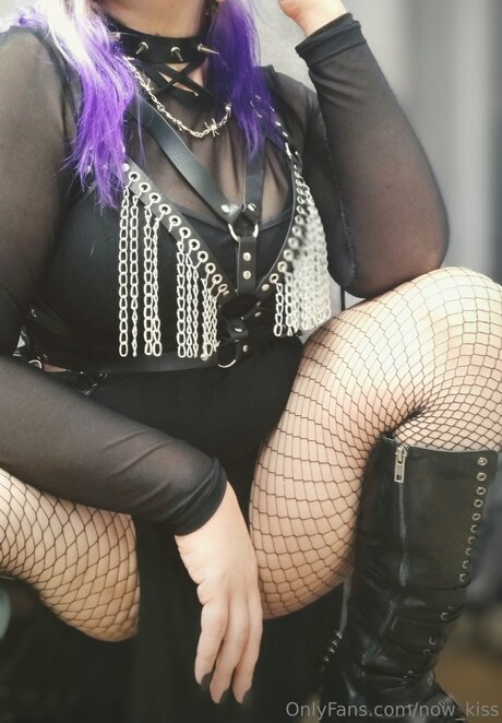 Now Kiss only fans pictures