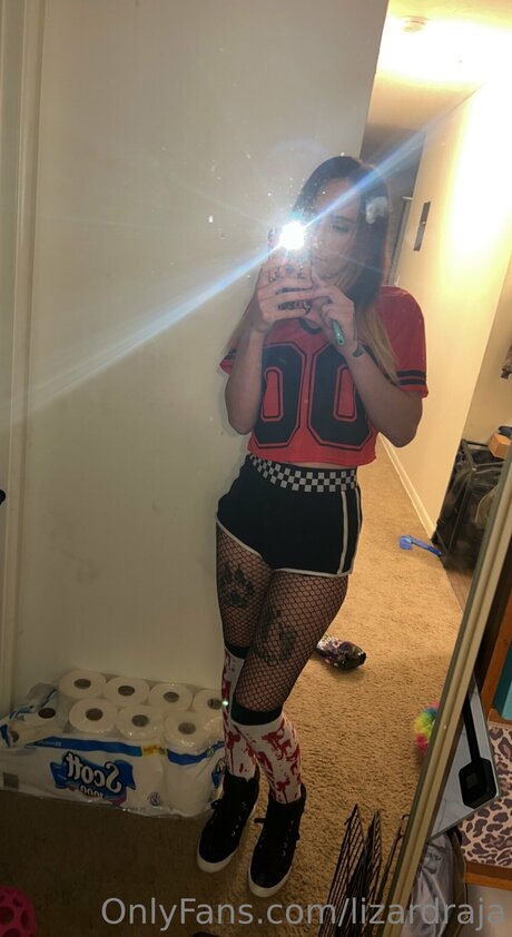 Lizardraja onlyfans posts