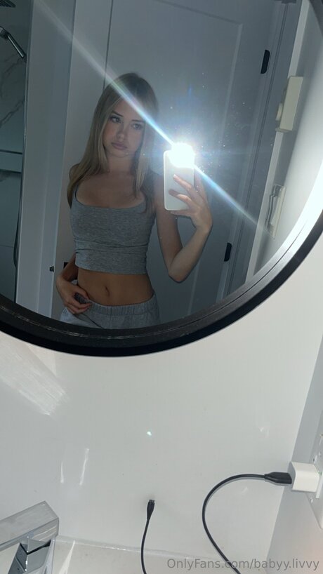 Babyy Livvy onlyfans sextape leak