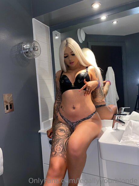 Legallyyourblonde only fans pictures