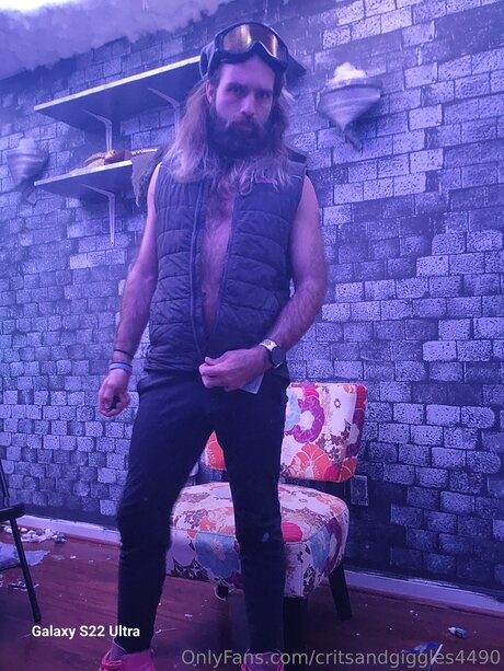 Critsandgiggles4490 only fans nude leaks