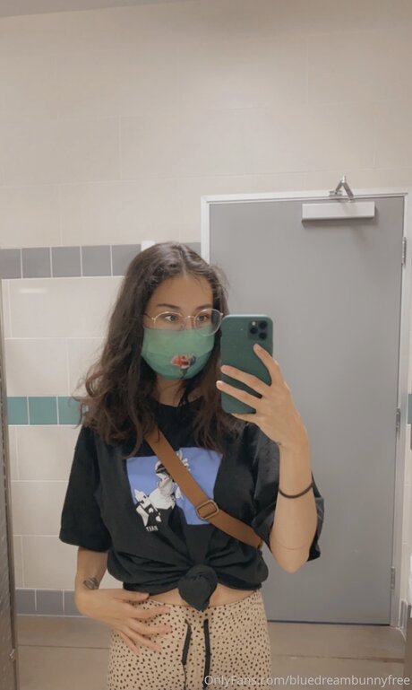 Bluedreambunnyfree onlyfans model images