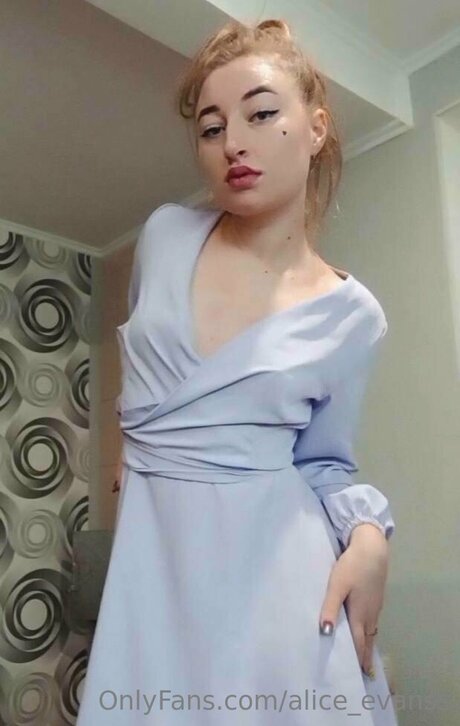 Alice Evanss onlyfans boobs