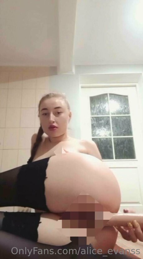 Alice Evanss sex onlyfans