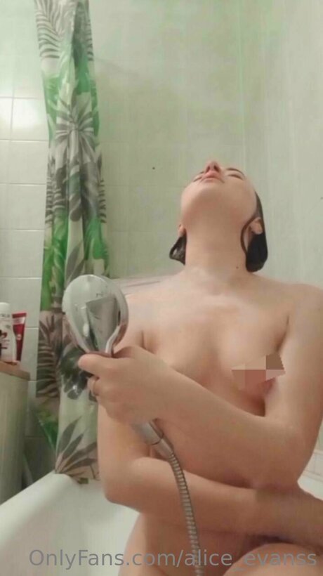 Alice Evanss naked onlyfans pics
