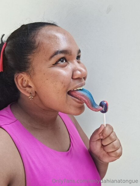 Onlydahianatongue only fans photos