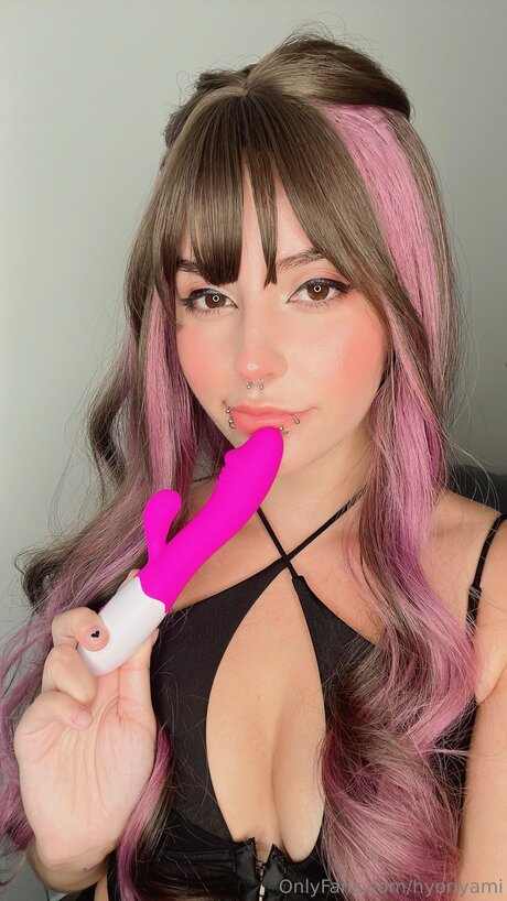 Hyoriback strip onlyfans