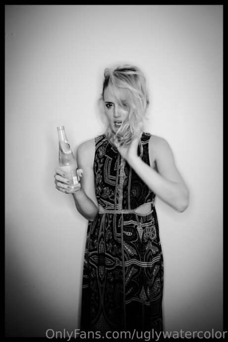 Uglywatercolor desnuda onlyfans