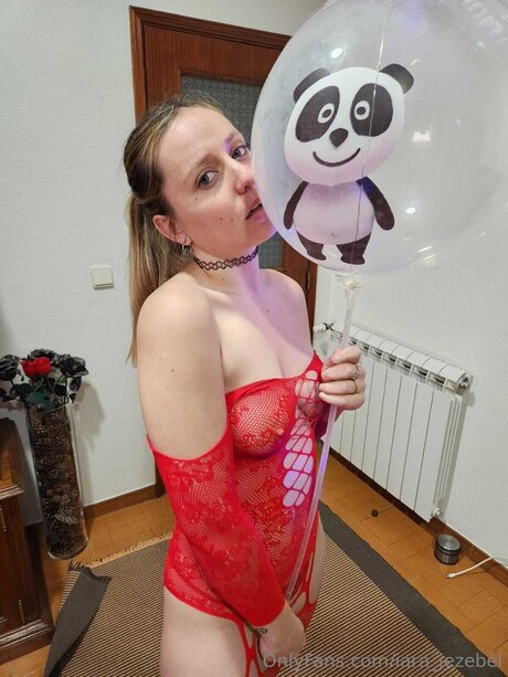 Iara Jezebel feet onlyfans