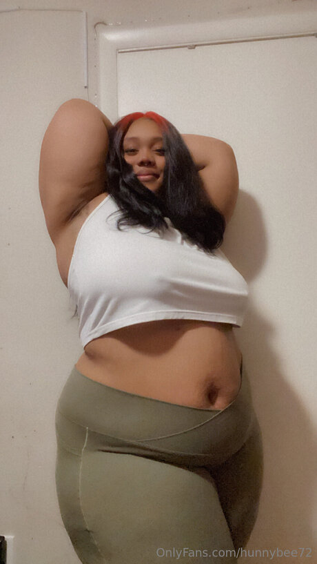 Hunnybee72 onlyfans naked leaks