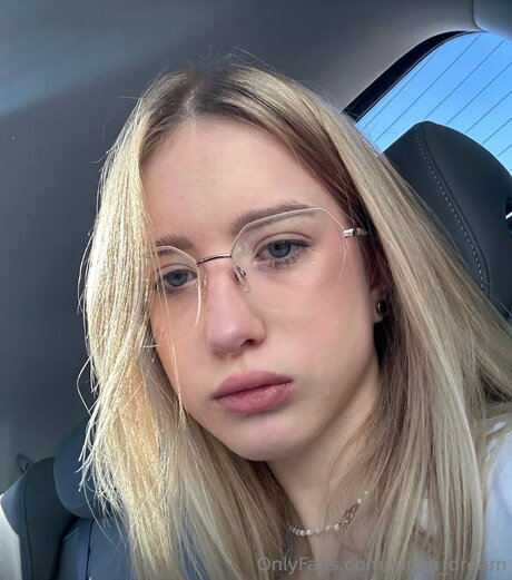 Lunaa Dream is on onlyfans