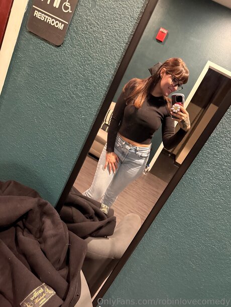 Robinlovecomedy only fans pic