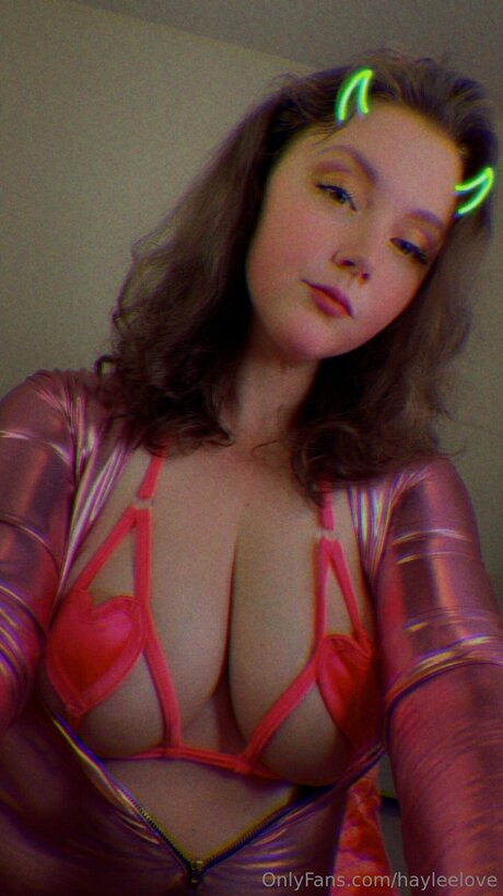 Hayleelove feet onlyfans