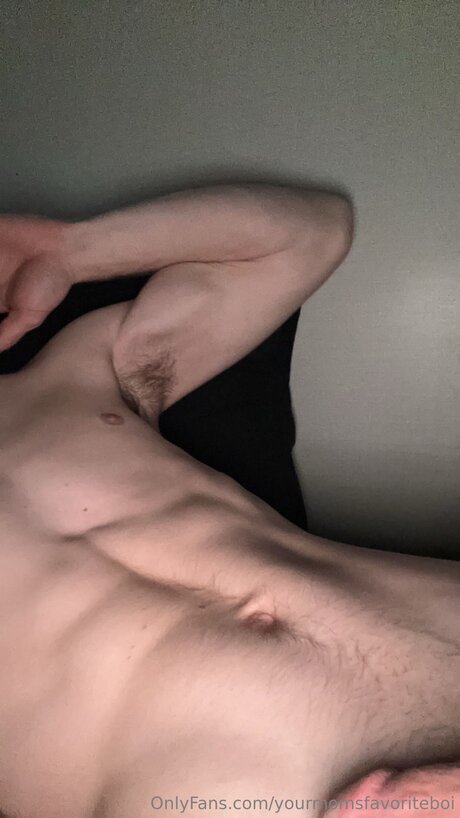 Yourmomsfavoriteboi naked onlyfans leaked